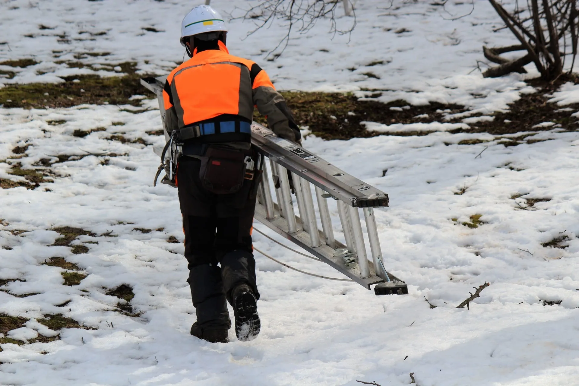 冬の現場を乗り切る!最強の防寒対策と快適に働くための秘訣